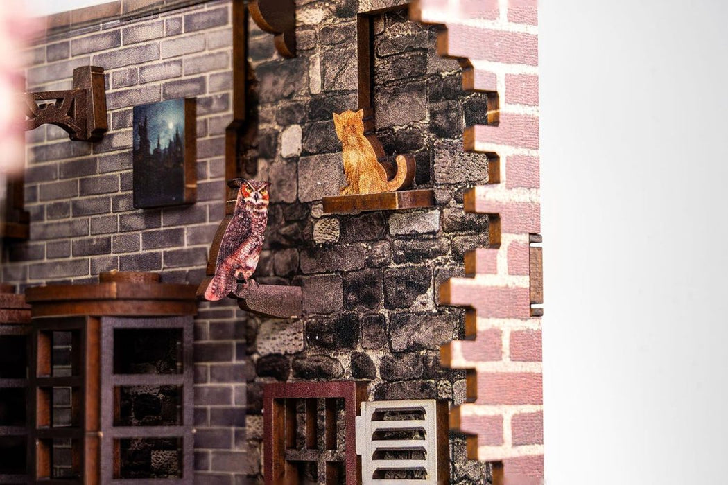 Harry Potter - Winkelgasse - Tiny Adventures Book Nook Mini-Diorama